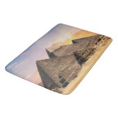Pyramiden von Gizeh Altes Ägypten Wüstenlandschaft Badematte (Schrägansicht)