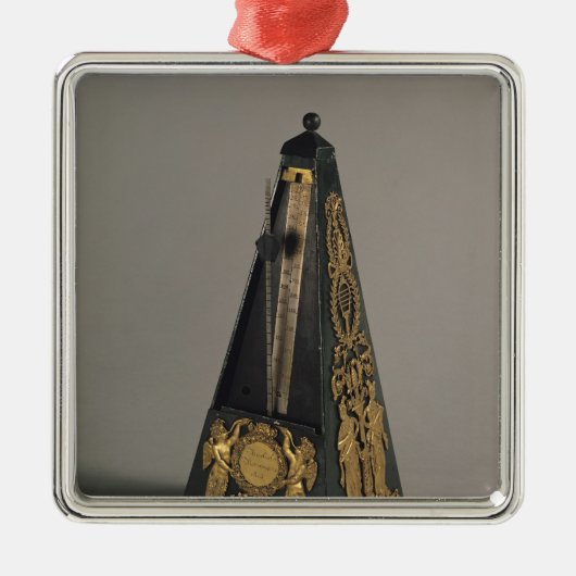 Pyramidentaktmesser, 1815 ornament aus metall (Vorne)