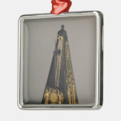 Pyramidentaktmesser, 1815 ornament aus metall (Links)