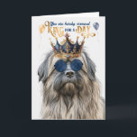 Pyrenean Shepherd King for Day Funny Birthday Karte<br><div class="desc">Dieser Pyrenäenschäfer sieht auf dieser humorvollen Geburtstagskarte wie ein Königin aus,  für den Typ,  der seinen Hund Lieben hat,  oder für Hundefreunde,  die diese Rasse Liebe haben.</div>