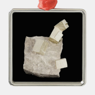 Pyrit-Kristalle im Schiefer Silbernes Ornament