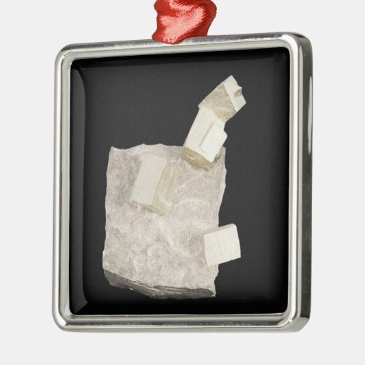 Pyrit-Kristalle im Schiefer Silbernes Ornament (Links)