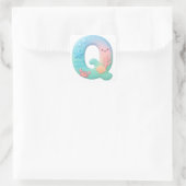 "Q" Cute Letter - Underwater Sea Creature Quadratischer Aufkleber (Tasche)