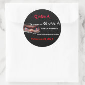Q Ein Aufkleber2 Runder Aufkleber (Tasche)