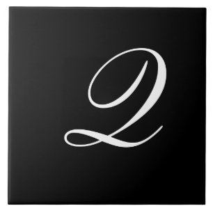 Q Monogram Initial White auf Black Fliese