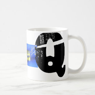 Q Monogram Typographic Grunge Tasse