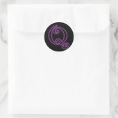 Q Monogramm Lila Nebel Runder Aufkleber (Tasche)