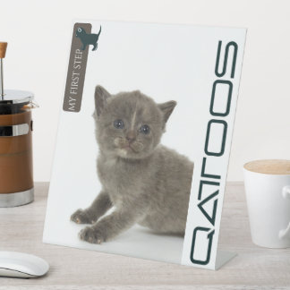 QATTOOS-PEDESTALES SIGN SOCKELSCHILD