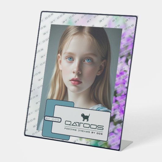 QATTOOS SOCKELSCHILD (Vorderseite)