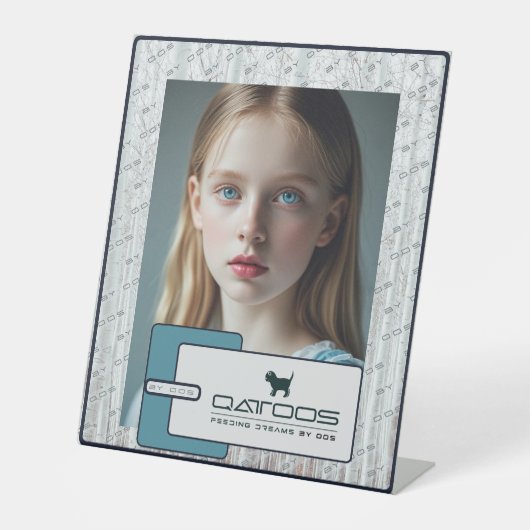 QATTOOS SOCKELSCHILD (Vorderseite)