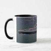 QE2 am Anker Tasse (Links)