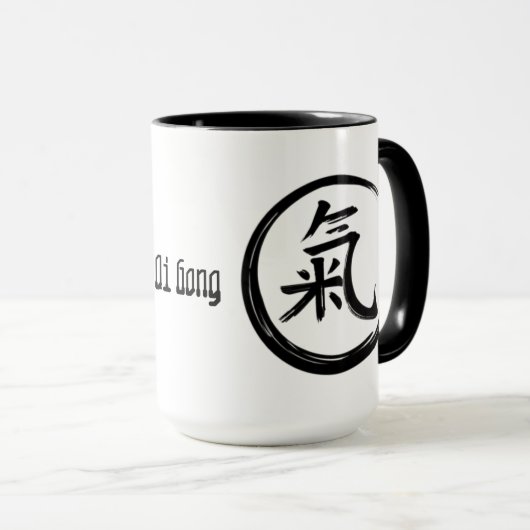 QiGong-Schwarzes Symbol Tasse (VorderseiteRechts)