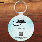 *~* QR - BREATHE Lotus Branding Türkis SWAG K Schlüsselanhänger (Vorderseite)