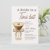 QR Code A Bride in a Tini Bit Bridal Shower Einladung (Stehend Vorderseite)