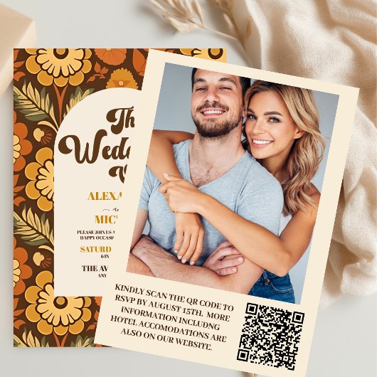 QR Code Arch Moderne Retro 70er Floral Wedding Einladung