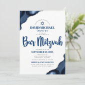 QR Code Bar Mitzvah Navy Blue Agate Script Modern Einladung (Stehend Vorderseite)
