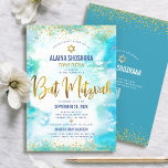 QR Code Bat Mitzvah Türkis Gold Foil Wasserfarbe Einladung<br><div class="desc">Seien Sie stolz, freuen Sie sich und präsentieren Sie diesen Meilenstein Ihres Lieblings-Bat Mitzvah! Versenden Sie diese atemberaubende, moderne, personalisierte QR-Codeeinladung für eine Veranstaltung, an die Sie sich erinnern können. Funkelnd Imitate Goldfolienskripte, Glitzer-Punkte, Star of David und handgeschriebene Skripttypografie überlagern einen türkisblauen Aquarellhintergrund. Auf der Rückseite, zusätzliche Gold-Glitzer-Punkte, der Name...</div>