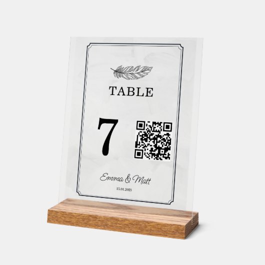 QR Code Beige Elegante Hochzeitkarte Tischnummer Acrylschild (Winkel)