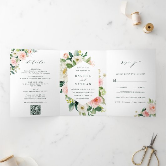 QR Code Blush White Bloom Floral Wedding Dreifach Gefaltete Einladung (Innenseite)