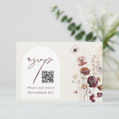 QR Code Burgundy Anemone Arch Floral Wedding RSVP (Stehend Vorderseite)