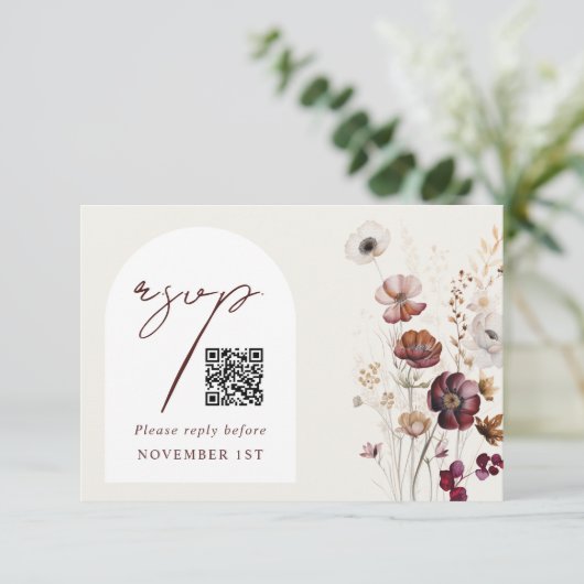 QR Code Burgundy Anemone Arch Floral Wedding RSVP (Stehend Vorderseite)