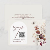 QR Code Burgundy Anemone Arch Floral Wedding RSVP Karte (Vorne/Hinten)