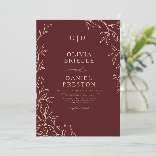 QR Code Burgundy & Gold Monogram Leaf Wedding Einladung (Stehend Vorderseite)