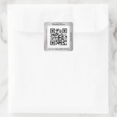 QR Code Bus. Name Website-Promo, gebürstetes Silbe Quadratischer Aufkleber (Tasche)