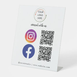 QR Code Business Card für moderne Social Media | W Sockelschild