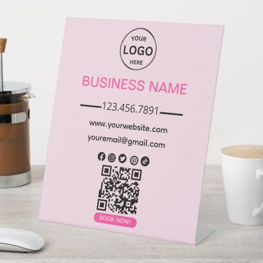 QR Code Business Wellness-Center Logo Social Media Sockelschild (In Situ)