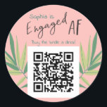 QR Code Buy Brie a Drink EngagedAF Bachelorette Runder Aufkleber<br><div class="desc">Ist Ihr Lieblings-Bachelorette verlobt AF? Planen Sie ein Party oder ein Wochenende voller Spaß #bachvibes? Dann sind Sie an der richtigen Stelle! Diese Aufkleber machen so viel Spaß auf einem Bachelorette! Lassen Sie die Braut und alle anderen tragen, wenn Sie ausgehen, und jeder kann die Braut $ für ein Getränk...</div>