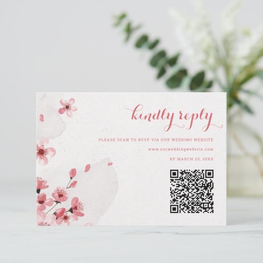 QR Code Cherry Blossom Wedding RSVP Karte (Stehend Vorderseite)