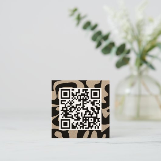 QR Code Cool Moderne, kreative schwarze Öko Kraft Quadratische Visitenkarte (Stehend Vorderseite)