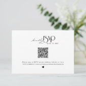QR-Code der Minimalistischen Hochzeitwebsite RSVP Karte (Stehend Vorderseite)