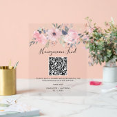QR-Code des Blumenrosa-Bloom Honeymoon-Fonds Acrylschild (Hochzeit)