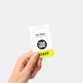Qr-Code des gelben Firmennamens Ausweis (Handheld)