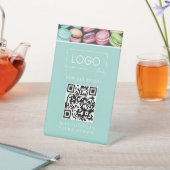 QR-Code des Kunden | Französischer Macaron Mint Sockelschild (In SItu)