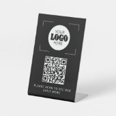 QR code digital menu custom logo black tabletop Sockelschild (Vorderseite)