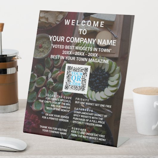 QR Code Dunkles Foto Cooler Einzelhandel Willkomme Sockelschild (In Situ)