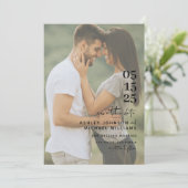 QR Code Elegant Overlay 3 Foto Moderne Typografie Save The Date (Stehend Vorderseite)