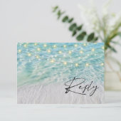 QR Code Eleganter Strandstring Lights Beach RSVP Karte (Stehend Vorderseite)