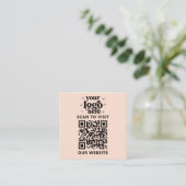 QR-Code-Firmenlogo Beruflich Modernes Rosa Quadratische Visitenkarte (Stehend Vorderseite)