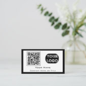 QR-Code-Firmenlogo Weiß Schwarz Minimalistisch Visitenkarte (Stehend Vorderseite)