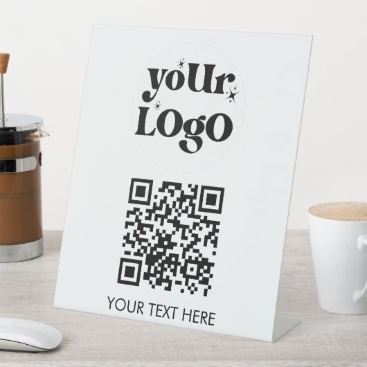 QR-Code-Firmenlogos mit der Markenbezeichnung Scan Sockelschild (In Situ)