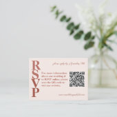 QR Code Foto Terracotta Modern Wedding RSVP Card Begleitkarte (Stehend Vorderseite)
