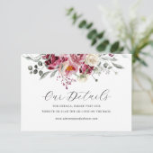 QR-Code für Blush & Burgundy Floral Wedding Begleitkarte (Stehend Vorderseite)