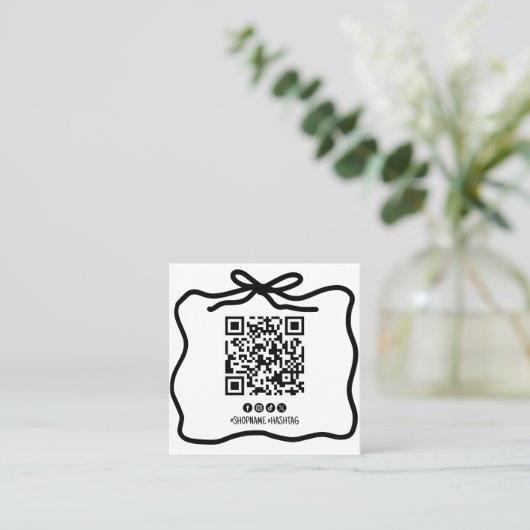 QR-Code für einfache Doodle Bow Ribbon Social Medi Quadratische Visitenkarte (Stehend Vorderseite)