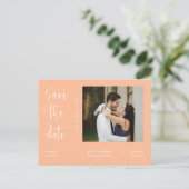 QR-Code für einfaches Peach-Foto Save the Date Postkarte (Stehend Vorderseite)