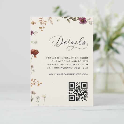 QR-Code für Hochzeitsangaben für Elfenbein-Wildblu Begleitkarte (Stehend Vorderseite)