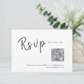 QR-Code für Hochzeitsskripte in Schwarzweiß RSVP Karte (Stehend Vorderseite)